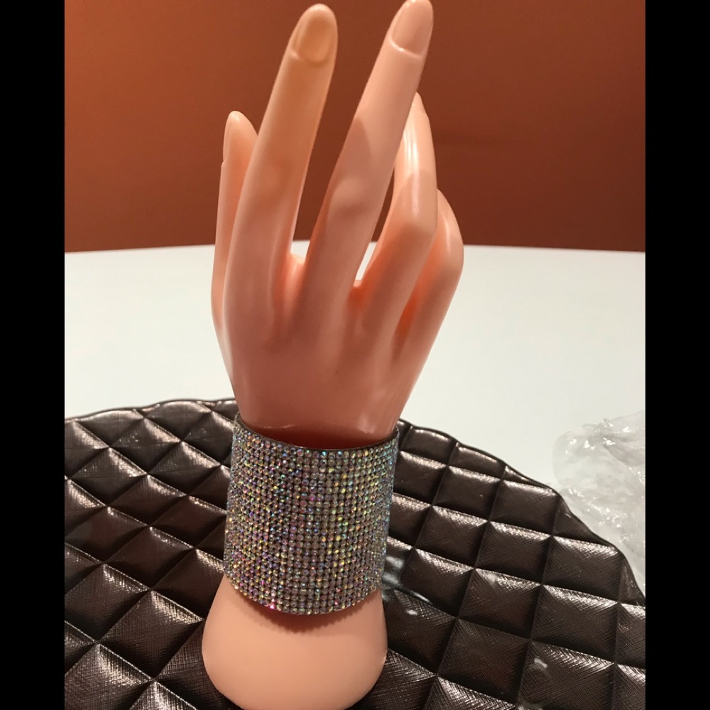 ๐๐ Silver Metal Rhinestone Bracelet, 2.5โ wide